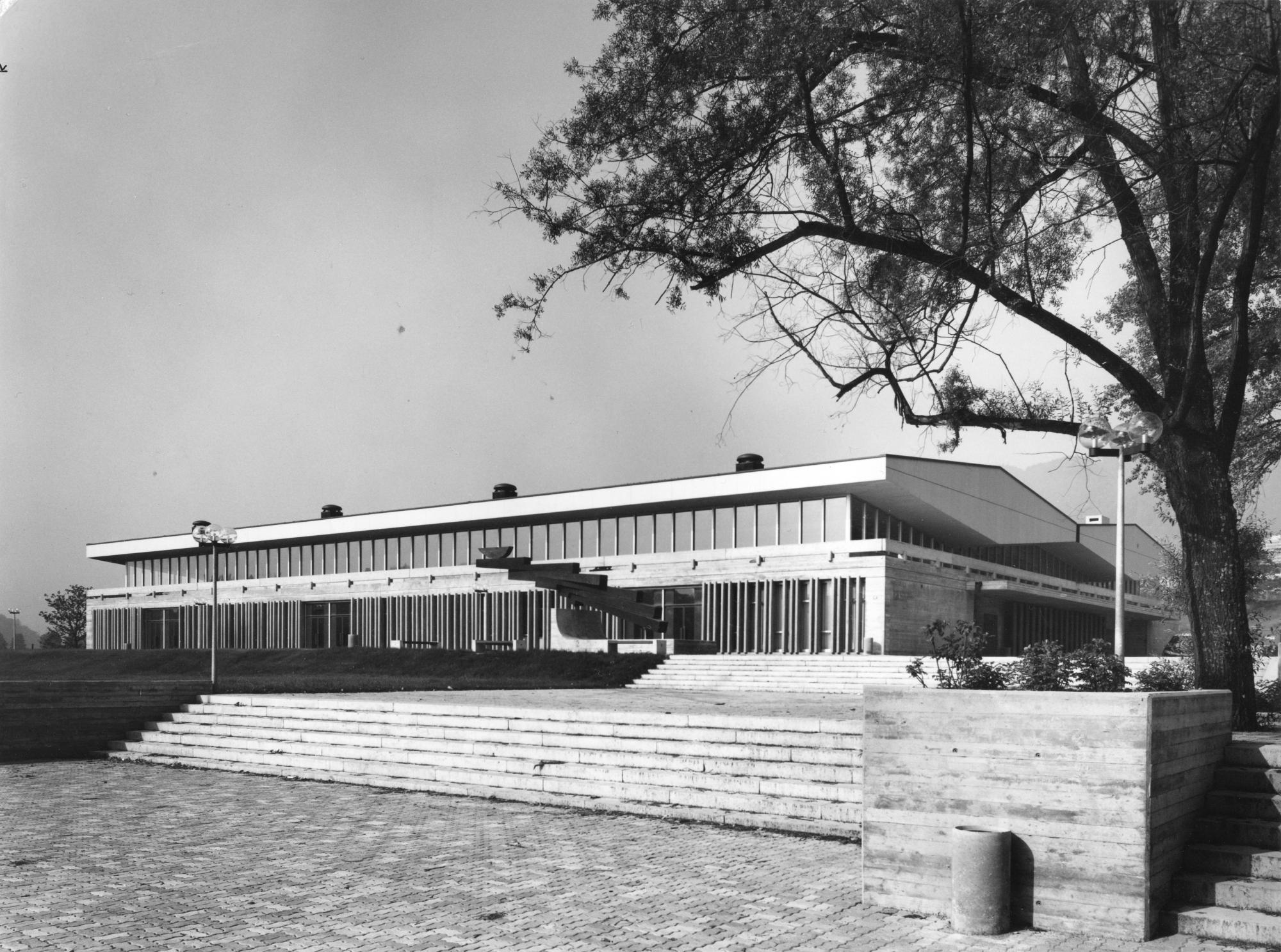 Saalsporthalle